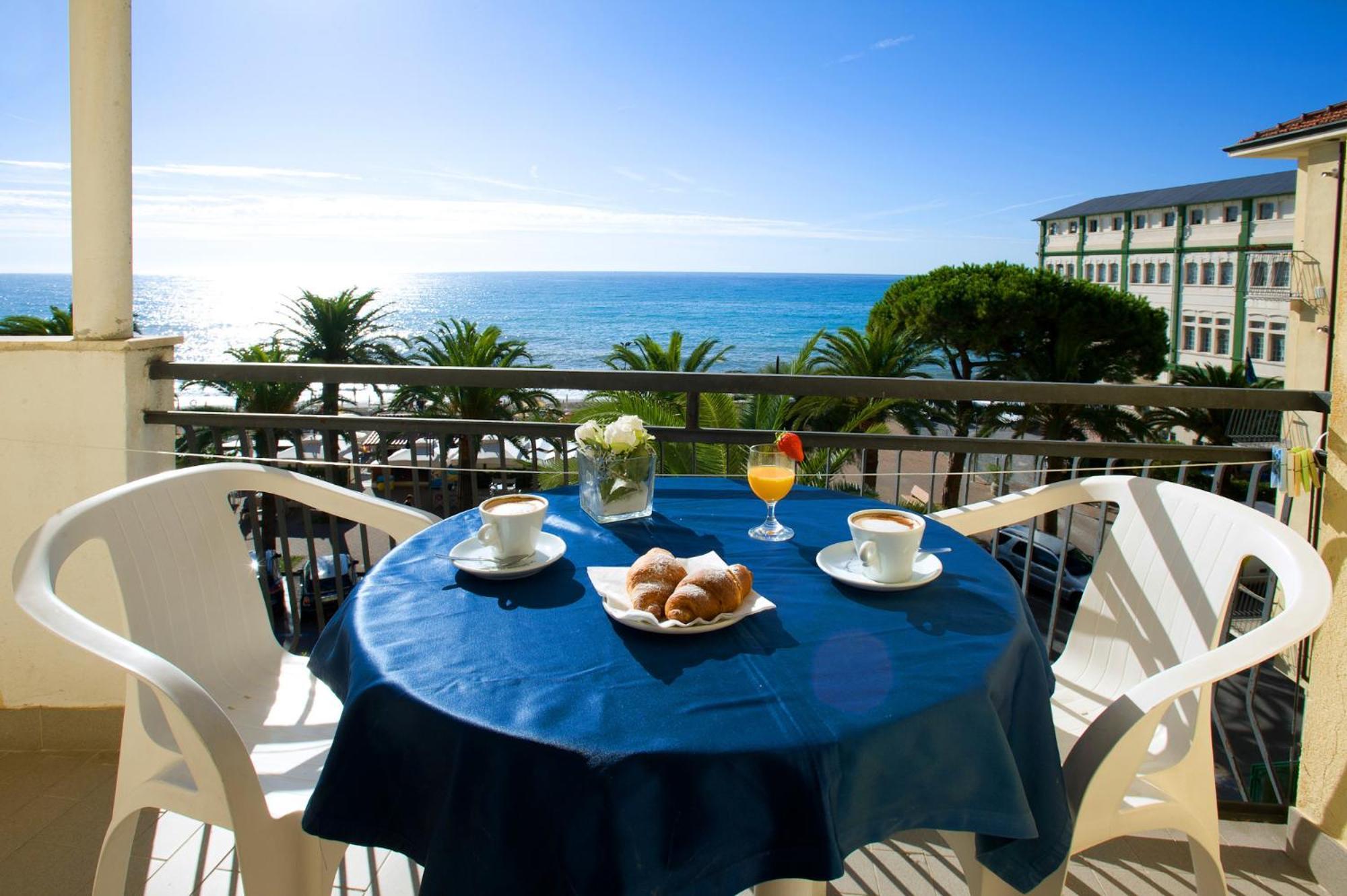 Hotel Lido Pietra Ligure Exterior photo