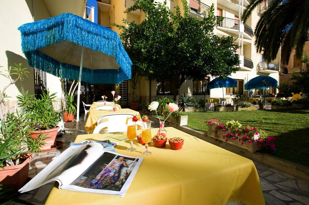 Hotel Lido Pietra Ligure Exterior photo