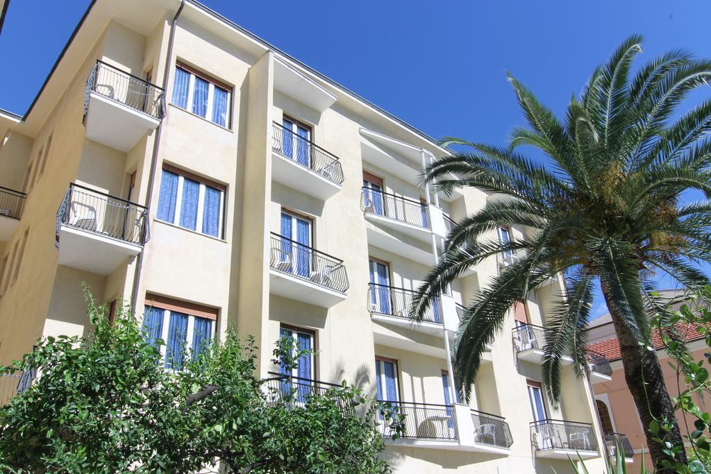 Hotel Lido Pietra Ligure Exterior photo